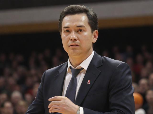 开云体育_ NBA裁判的新挑战：如何在高压下保持公正？，nba裁判的标准