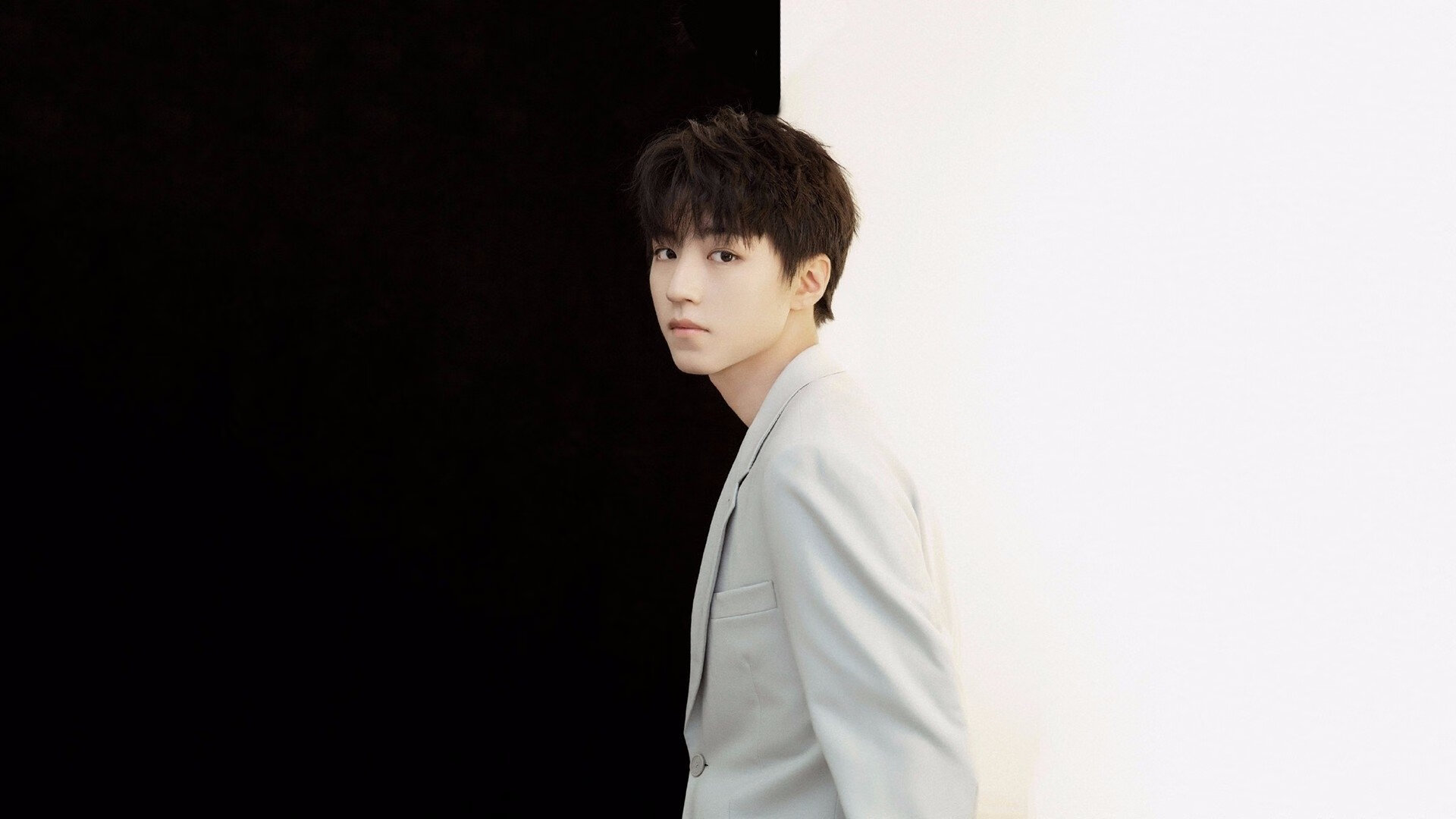 国际空中飞人特技表演,视觉震撼的极限运动盛典,空中飞人动作