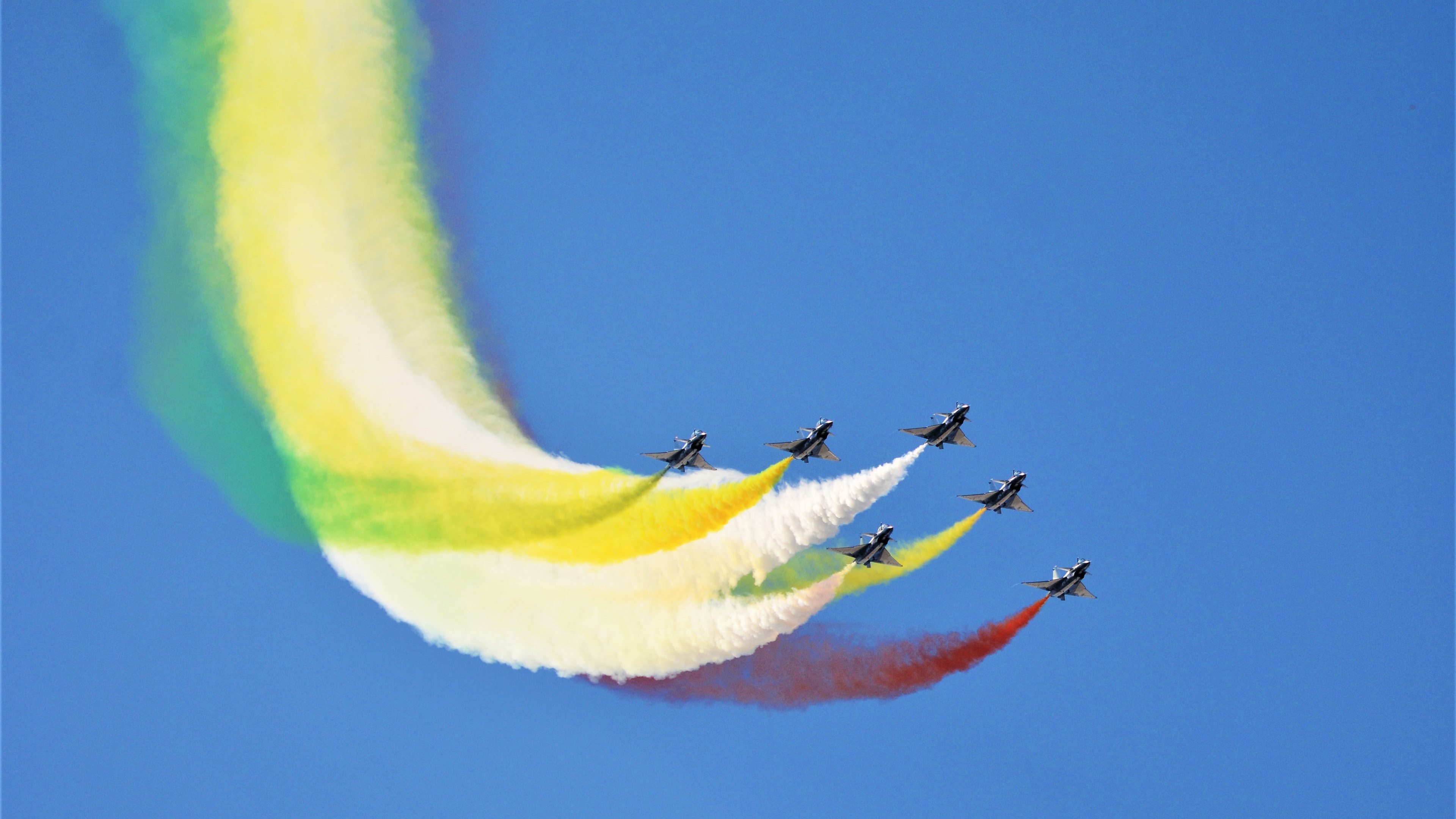 德国骑手拉里萨·保利斯在2024年巴黎奥运会盛装舞步比赛中以“Luna”马匹获得第七名，展现出色表现。